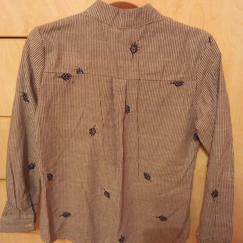 Striped shirt with leaf pattern medium like new
