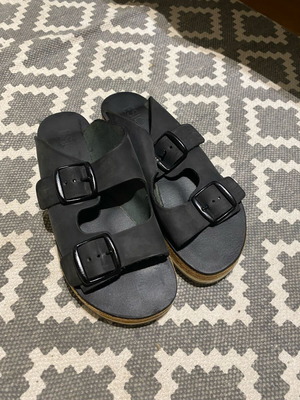 Esiot black leather sandals like new, size 38
