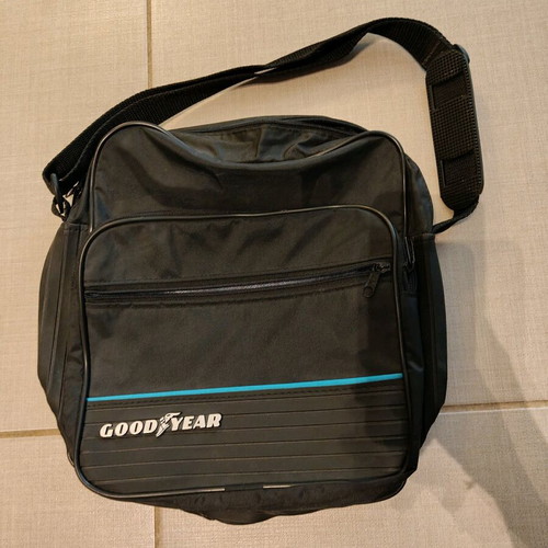 Goodyear unisex crossbody bag like new, black