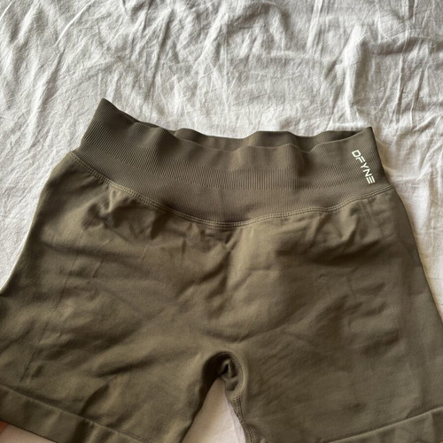 Dfyne Impact Shorts Medium size, like new, truffle color