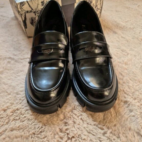 Loafers patent leather like new, size 37, black
