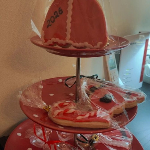 Maxwell & Williams Sprinkle Three-Tier Ceramic Serving Platter like new, red with white dots