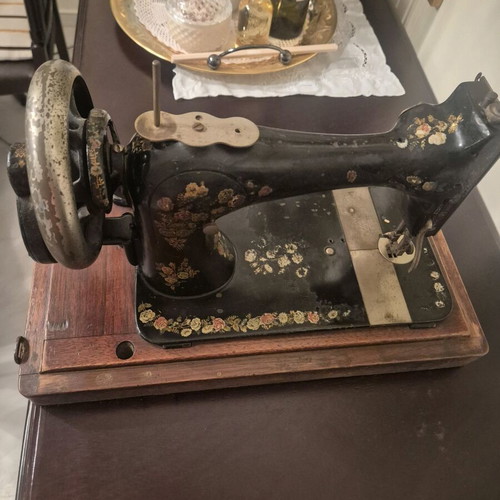 Singer Antique Hand Crank Sewing Machine Used With Wooden Base