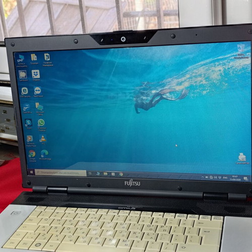 Fujitsu Amilo Pi 3560 laptop used, 15.6 inch screen