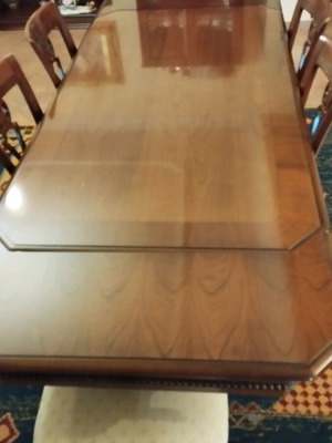 Neoclassical dining table used with dimensions 1.64x0.90 and extensions