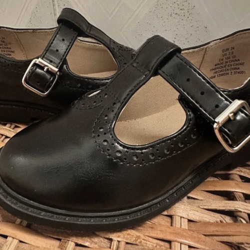 Flat shoes with T-strap size 24 black like new
