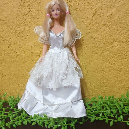 Barbie vintage doll with white lace dress used