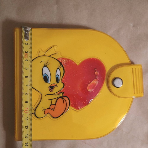 Tweety 2001 CD case used, holds 20 CDs with liquid heart