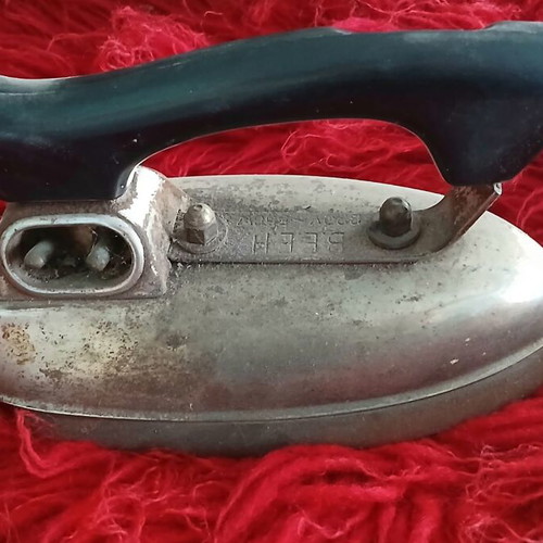 Bee.H. Electric antique iron used, good condition
