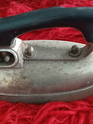 Bee.H. Electric antique iron used, good condition