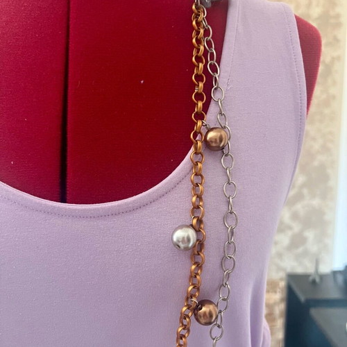 Necklace with dog like new, multicolored