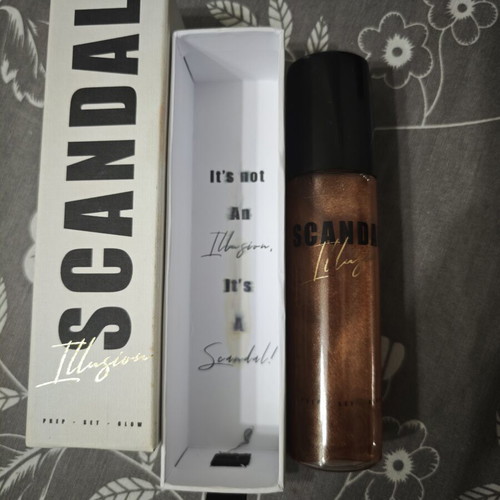 Scandal Beauty Luminous Mist dark used for face and body