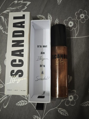 Scandal Beauty Luminous Mist dark used for face and body