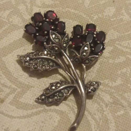 Silver brooch vintage flower with marcasite and deep red Granada stones like new