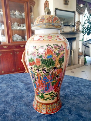 Vintage Chinese vase with lid 34 cm