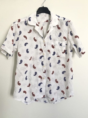 Vintage women's short-sleeve shirt with paisley pattern used, size M