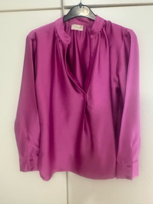 Regalinas blouse like new, satin magenta, size S
