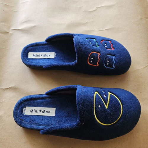 Mini Max Pac Man Anatomical Slippers Size 34 Like New Blue