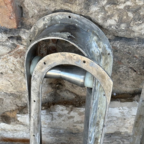 Old ship chocks used, dimensions 75x25.5 cm