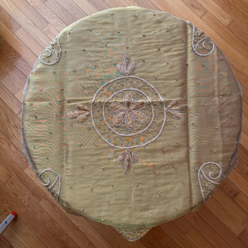Embroidered tablecloth 101x104 new