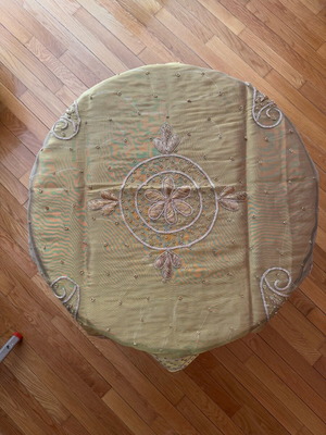 Embroidered tablecloth 101x104 new
