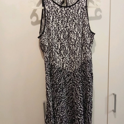 Summer dress cool black and white like new, size M