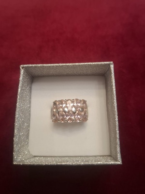 Silver cocktail ring with pink oval crystals, like new