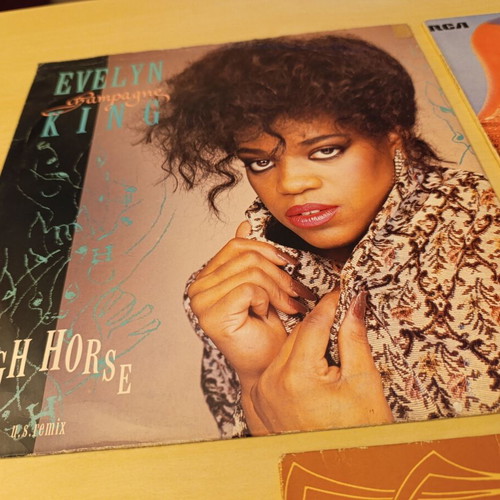 Set of 3 used vinyl records with Evelyn King, Jim Reeves and The Deep River Quartet