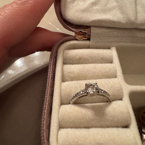 Swarovski ring like new, silver