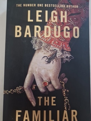 The Familiar by Leigh Bardugo, English edition