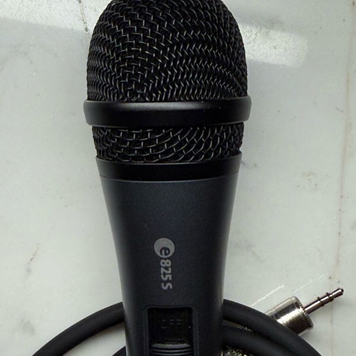 Sennheiser E-825S microphone like new