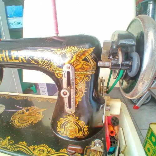 Kohler vintage sewing machine in case like new with electric foot pedal