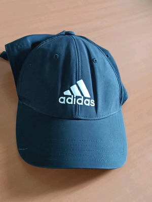 Καπέλο Adidas μαύρο σαν καινούργιο