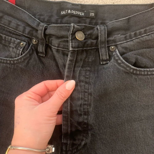 Salt and Pepper Jeans Gia button free size 25 like new, black