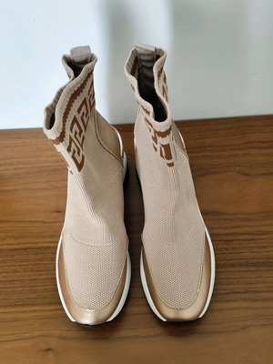 Sock sneakers pink beige with meander pattern new
