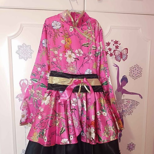 Geisha carnival costume like new, ages 12-14 with accessories