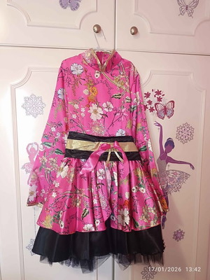 Geisha carnival costume like new, ages 12-14 with accessories