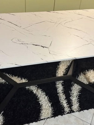 Τραπεζαρία σαν καινούργια 140x80x75 εκ