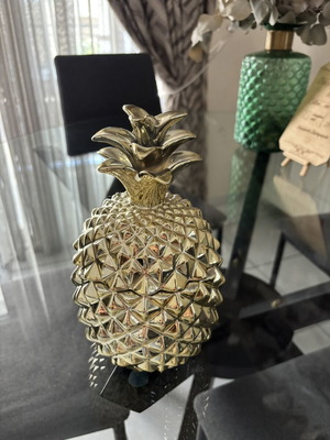 Decorative gold pineapple like new