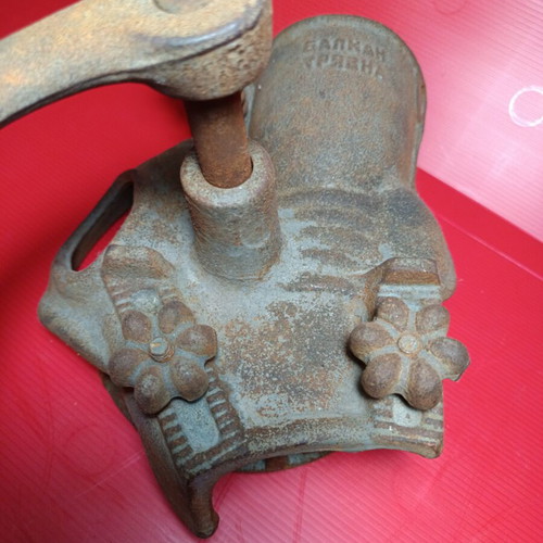 Manual Corn Sheller used, heavy cast iron, early 1900s