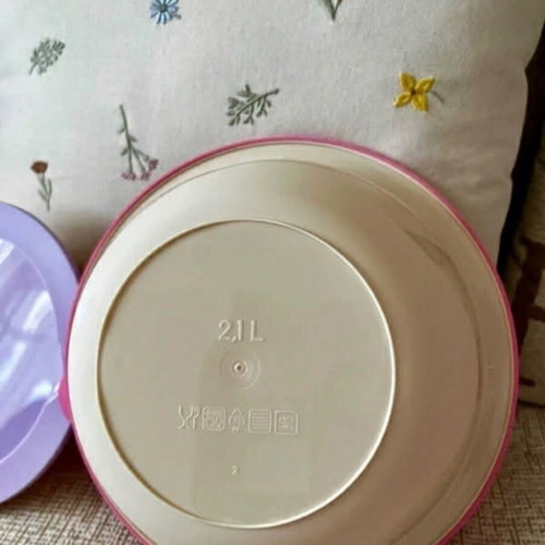 Set of three food storage containers new