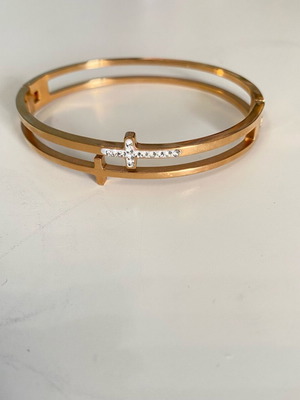 Bracelet like new in rose gold color with cross details
