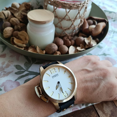Oozoo Steel wristwatch used with white dial and black leather strap