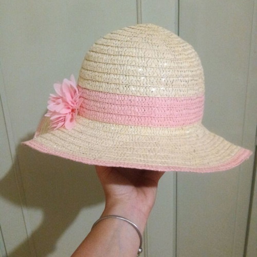 Straw hat for girl size 55 like new, shiny
