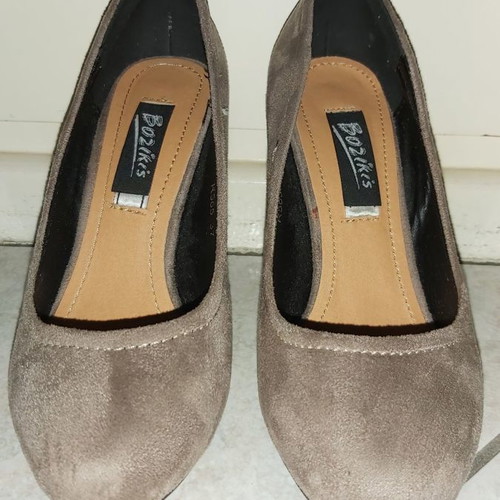 Bozikis suede pumps like new, size 37, brown tobacco color