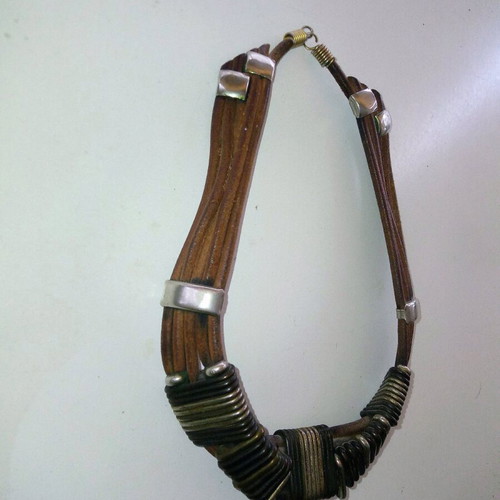 Leather choker necklace like new with bronze and metal details brown