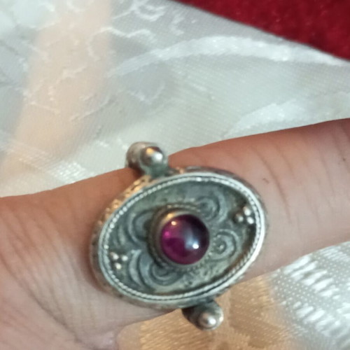 Silver 925 ring with garnet used, size 53