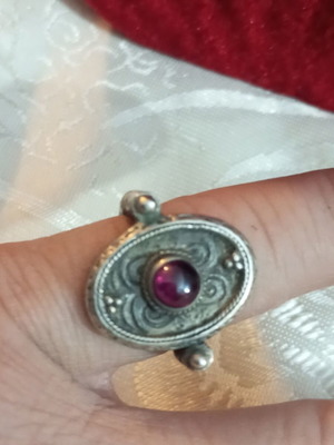 Silver 925 ring with garnet used, size 53