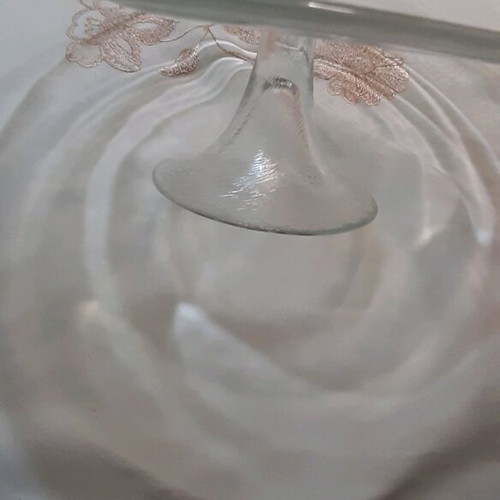Glass cake stand new, surface 30×30 cm