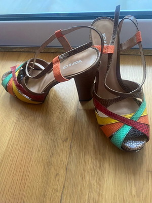 WOLP & CO sandals like new, brown with crisscross straps